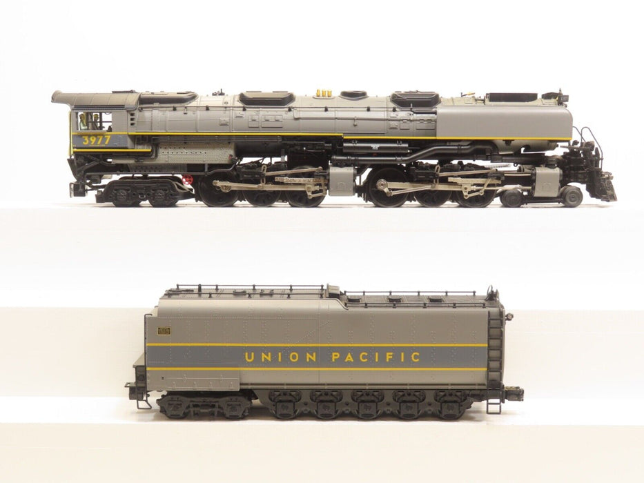 Lionel 6-28099 The Challenger Two Tone #3977 w/Oil Tender LN