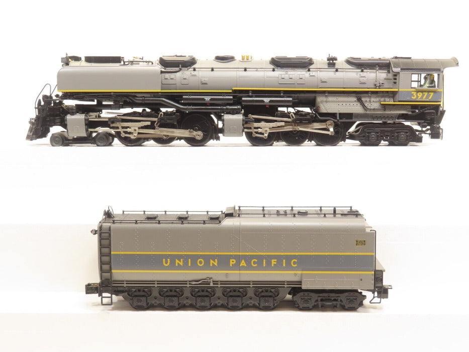 Lionel 6-28099 The Challenger Two Tone #3977 w/Oil Tender LN