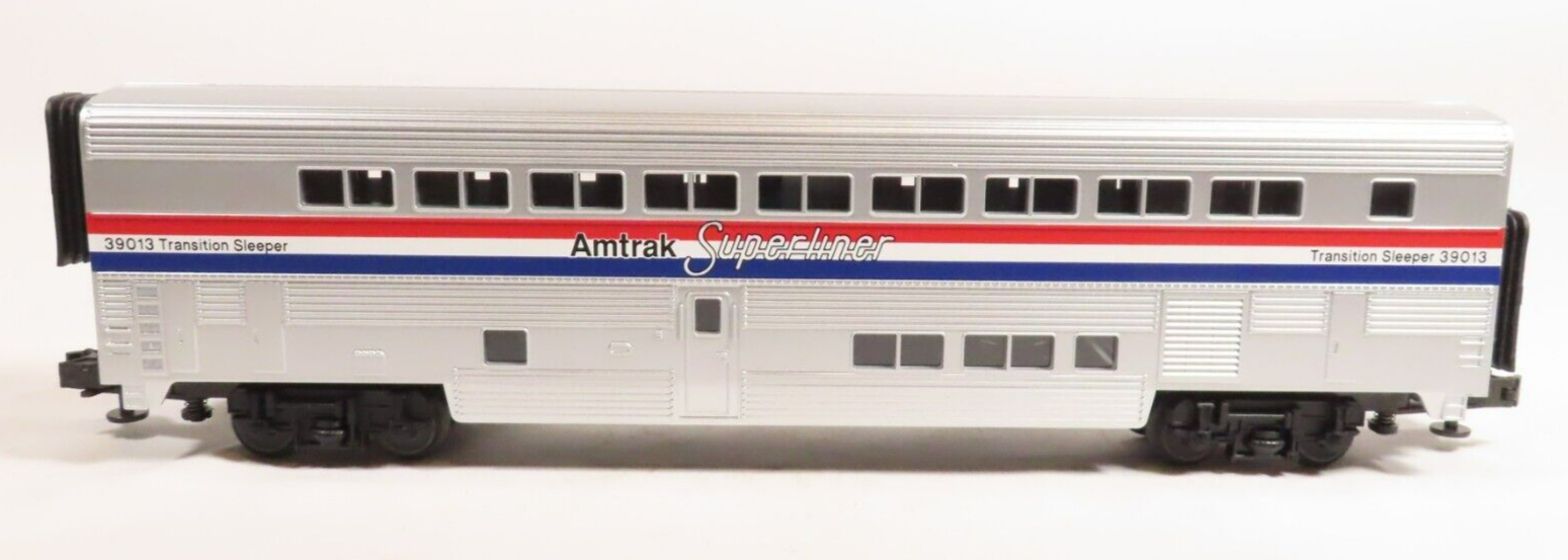 MTH 30-6503 Amtrak 3 Stripe Superliner Trans Sleeper Phase III Cab #39013 LN