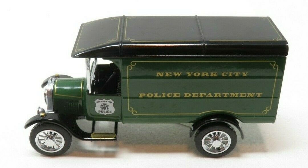 Matchbox 0110 DIE CAST 1946 Ford TT Van NYPD NIB